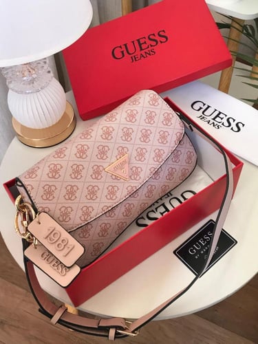 شنطة GUESS