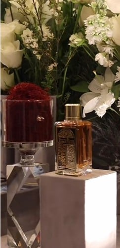 حامل العود والزعفران والهيل والورد