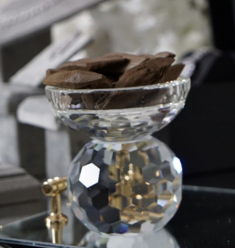 حامل البخور العود