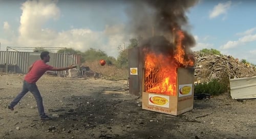 كرة اطفاء الحريق الرهيبة تعمل على اطفاء الحريق فور...