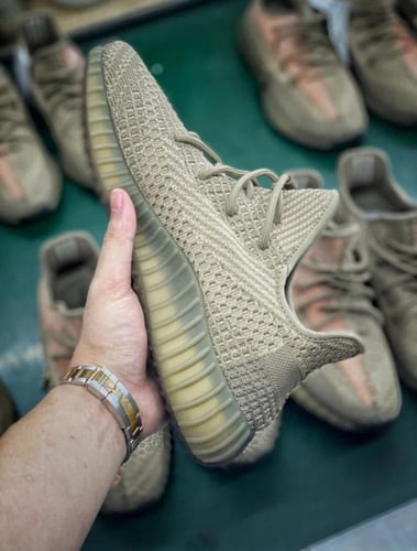 شوز ييزي ٣٥٠ - Yeezi 350