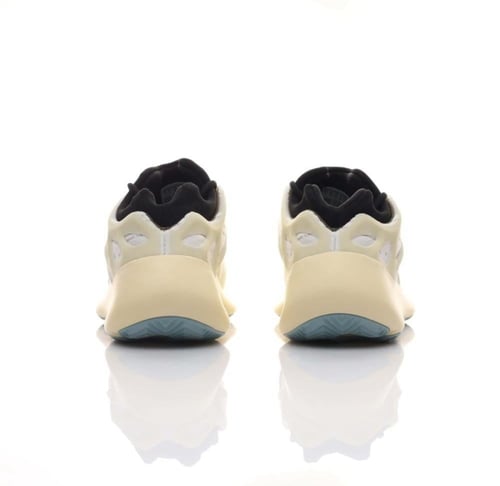 شوز ييزي ٧٠٠ - Yeezi 700