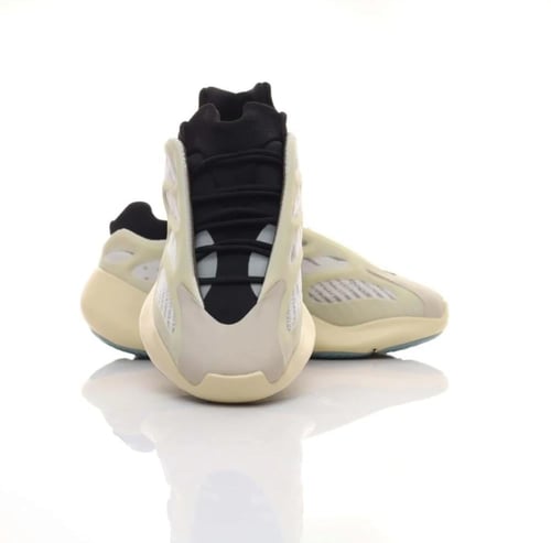 شوز ييزي ٧٠٠ - Yeezi 700