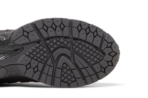 نيوبالانس ١٩٠٦ آر رمادي غامق Newbalance 1906R dark...