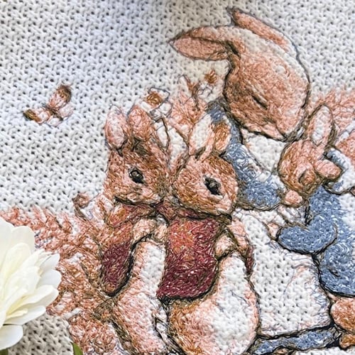 سلة هدية مولود بطانية مطرزة