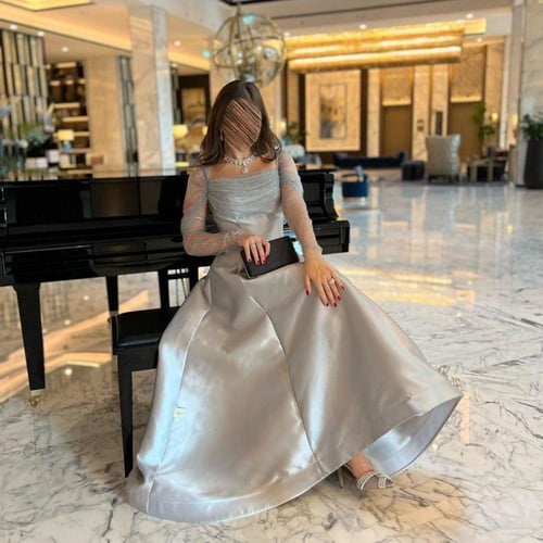 فستان سهرة أنيق يلفت الانظار