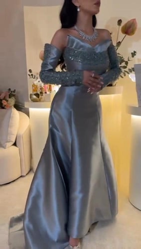 فستان سهرة لونين رصاصي غامق الجذاب ولحمي الدافئ