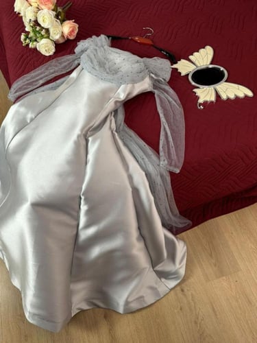 فستان سهرة أنيق يلفت الانظار