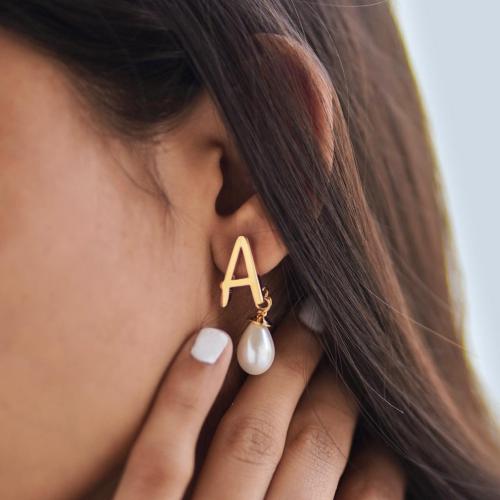 أقراط اللؤلؤ بالانجليزي