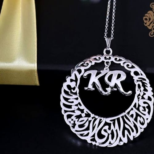 تعليقة سيارة بالاسم