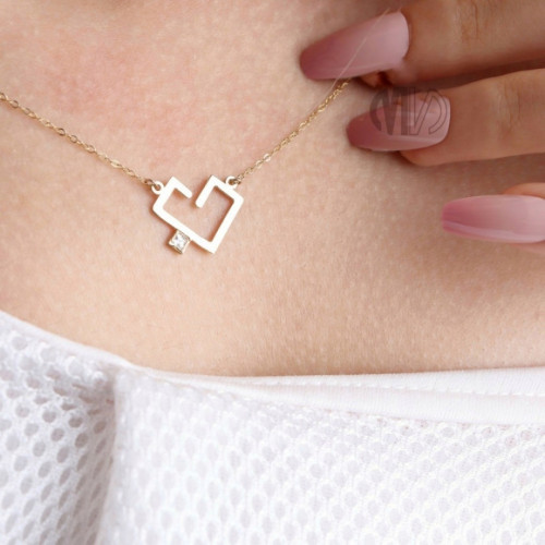 سلسال حرفين كوفي على شكل قلب مع الزركون