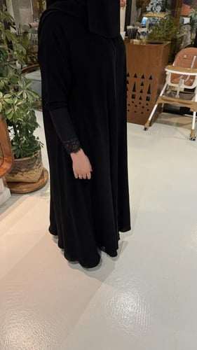 عباية شتويه بتصميم الورده الفاخره