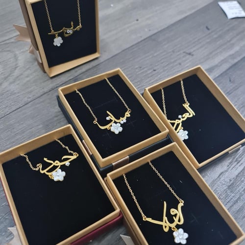 سلسال مطلي بالذهب مع ورده