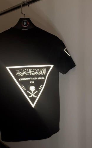 تيشيرت انت في احضان التاريخ