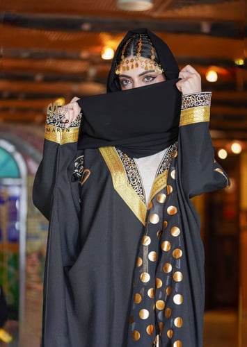 شت ملكي يوم التأسيس (نسائي)