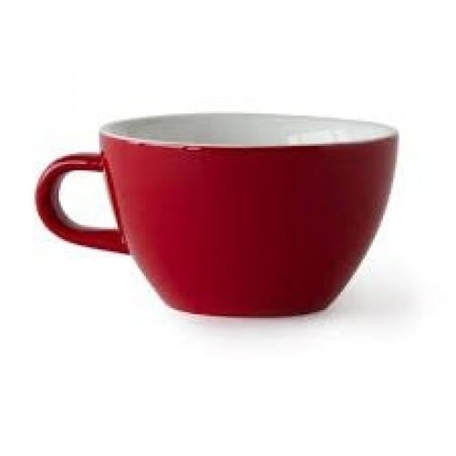 كوب لاتيه من أكمي