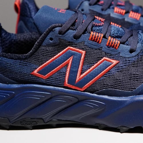 حذاء New Balance Hierro V9