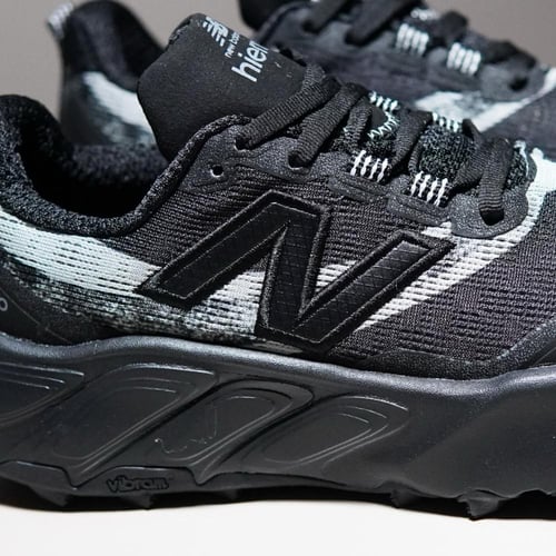 حذاء New Balance Hierro V9