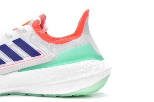 حذاء Adidas UltraBoost 222