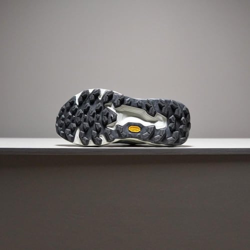 حذاء New Balance Hierro V9