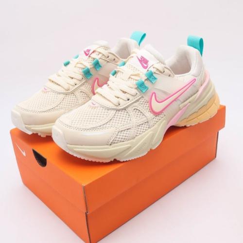 حذاء Nike V2K Run