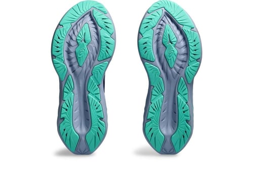 حذاء ASICS Novablast 4