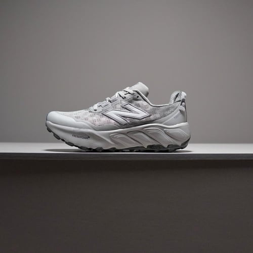 حذاء New Balance Hierro V9