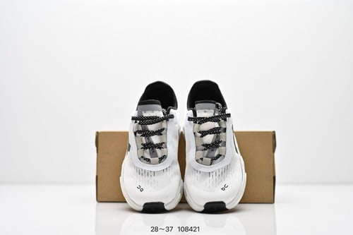 حذاء أطفال On Running