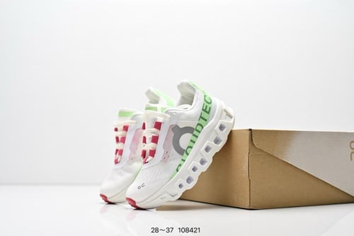 حذاء أطفال On Running