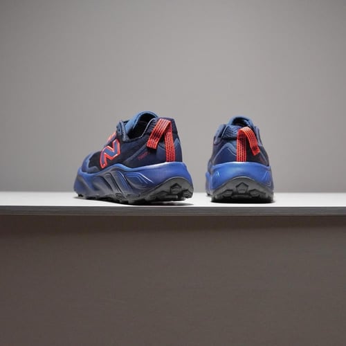 حذاء New Balance Hierro V9