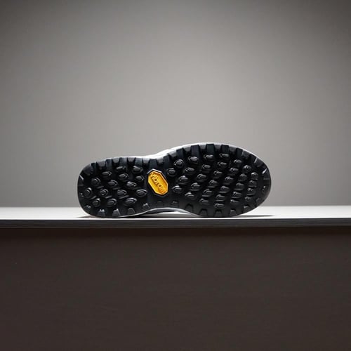 حذاء New Balance Hierro V8