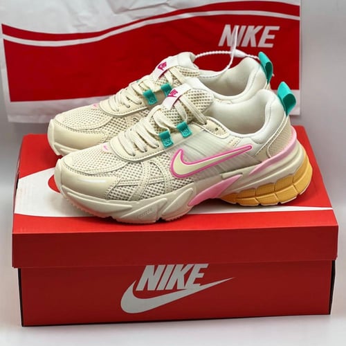 حذاء Nike V2K Run