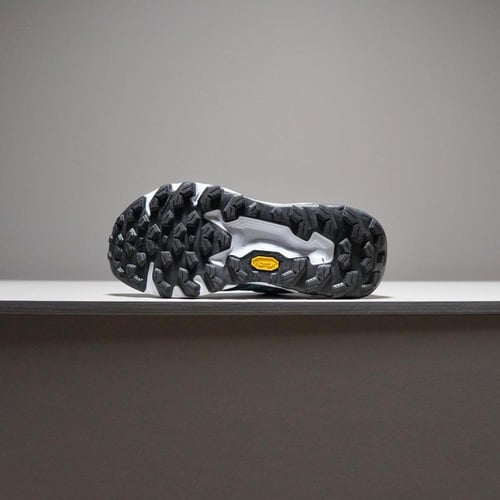 حذاء New Balance Hierro V9