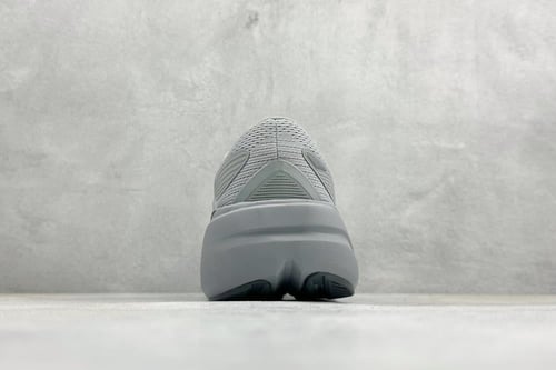 حذاء بروكس Brooks Ghost Max 3