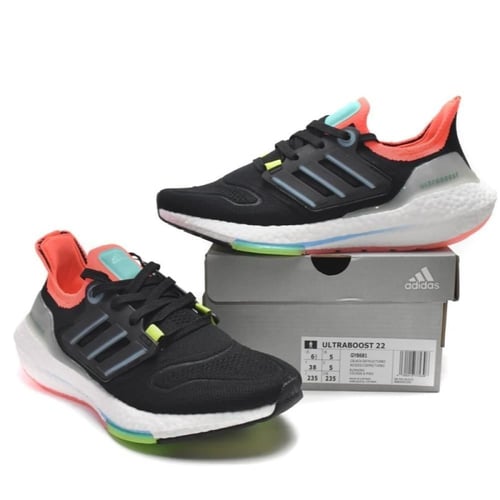 حذاء Adidas UltraBoost 22