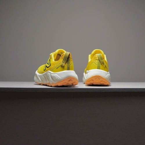 حذاء New Balance Hierro V9