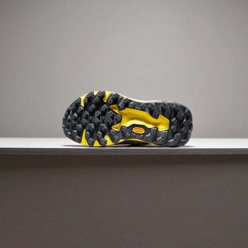 حذاء New Balance Hierro V9