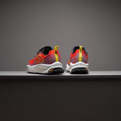 حذاء New Balance Hierro V8