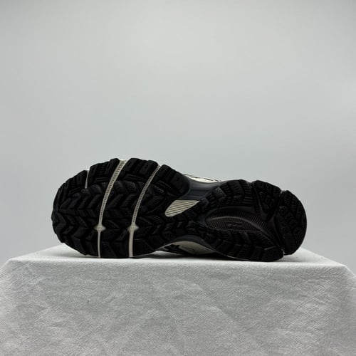 حذاء asics khan 8