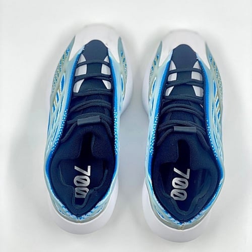 حذاء كاجوال 700