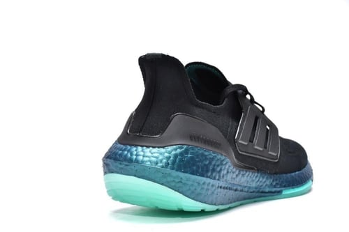 حذاء Adidas UltraBoost 22