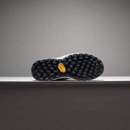 حذاء New Balance Hierro V8