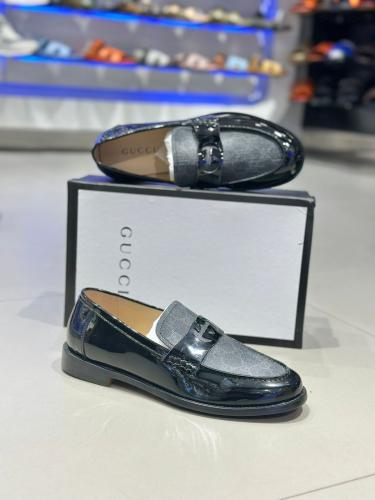 حذاء فيندي Fendi