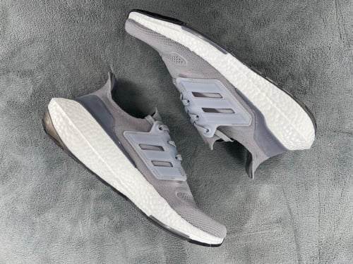 حذاء Adidas UltraBoost 22