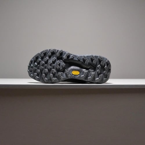 حذاء New Balance Hierro V9