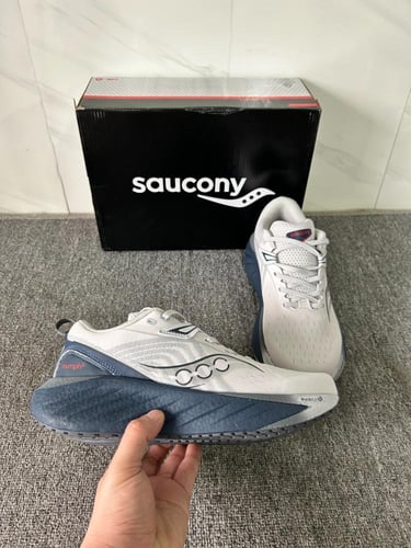 حذاء Saucony Triumph 22