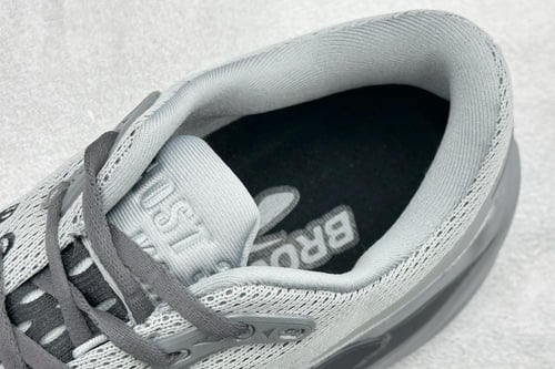 حذاء بروكس Brooks Ghost Max 3