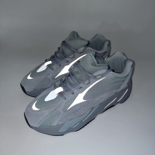 حذاء كاجوال 700