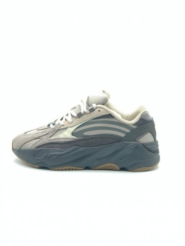 حذاء كاجوال 700