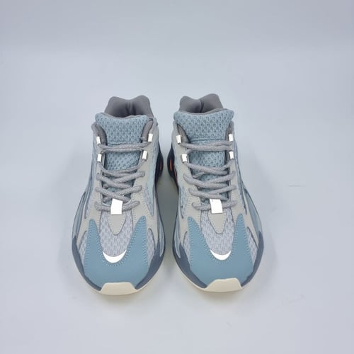 حذاء كاجوال 700